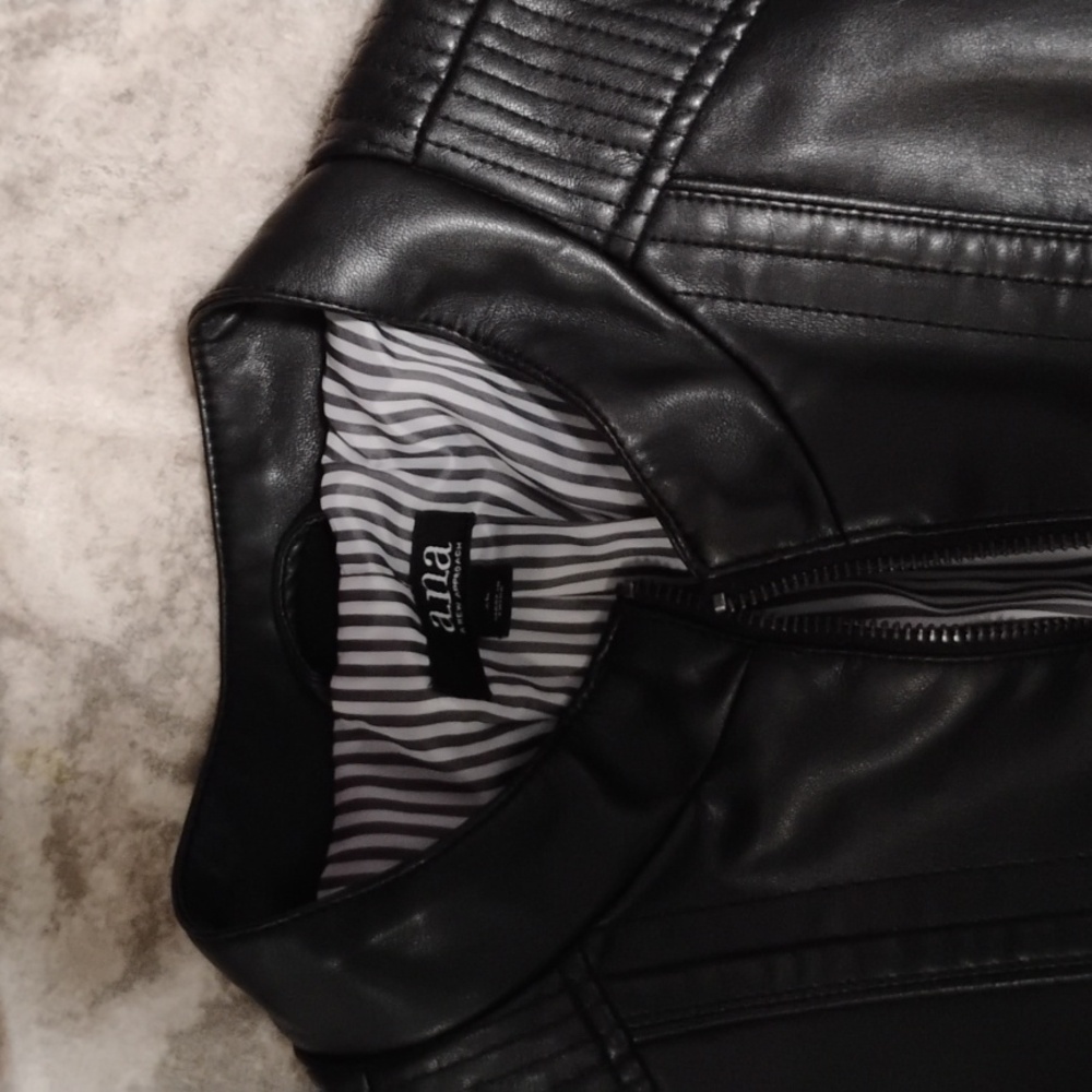 Leather jacket - Picture 2 of 3